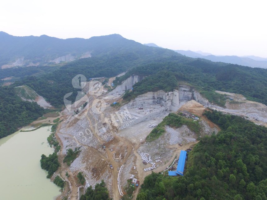 江西都昌縣依法關(guān)閉36家違法石材加工小作坊和8家違法開采礦山企業(yè)，刑拘5人！